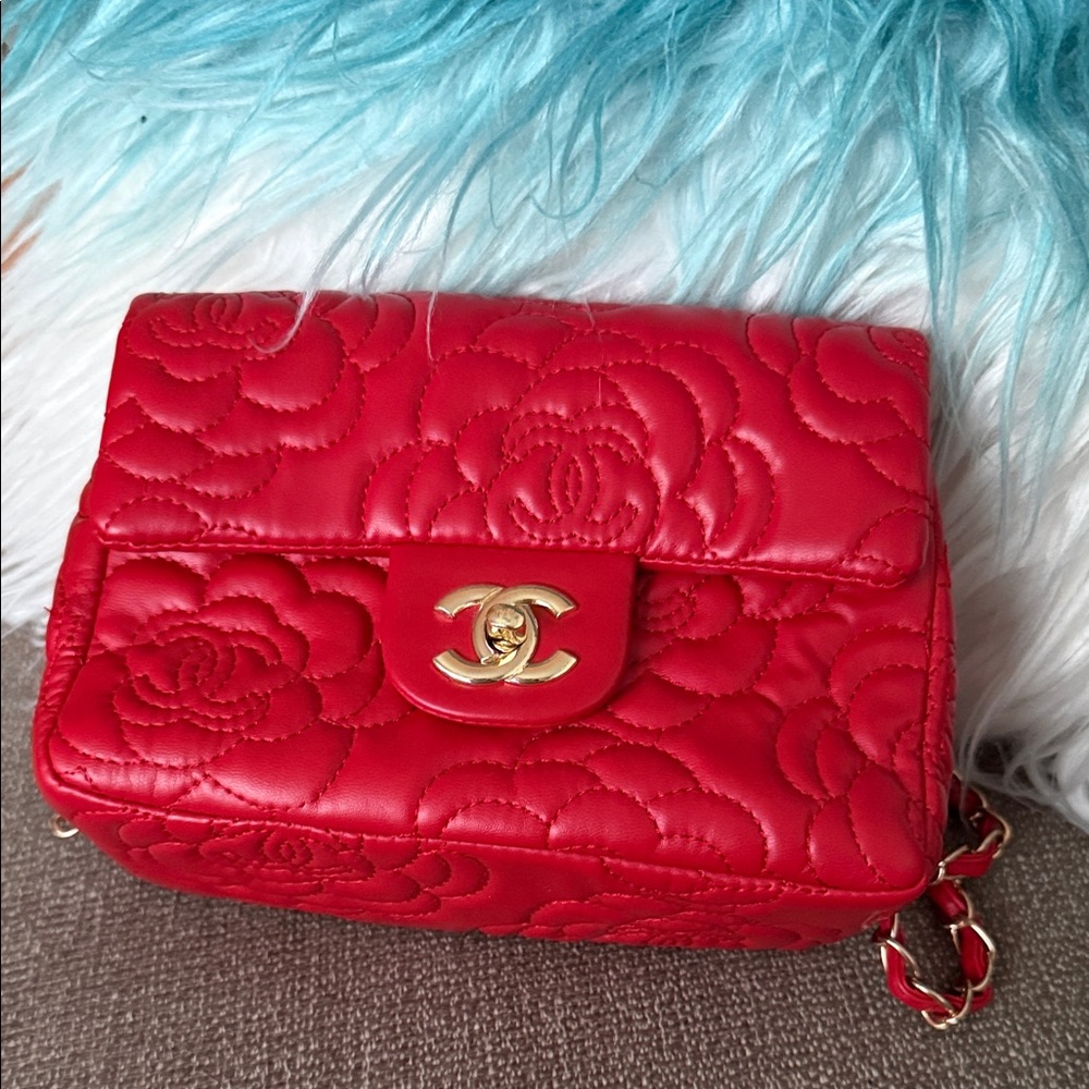 Elegant Red Quilted Crossbody Bag